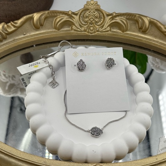 Kendra Scott Emilie Silver Jewelry Set – Necklace & Earrings ✨ - Picture 3 of 5